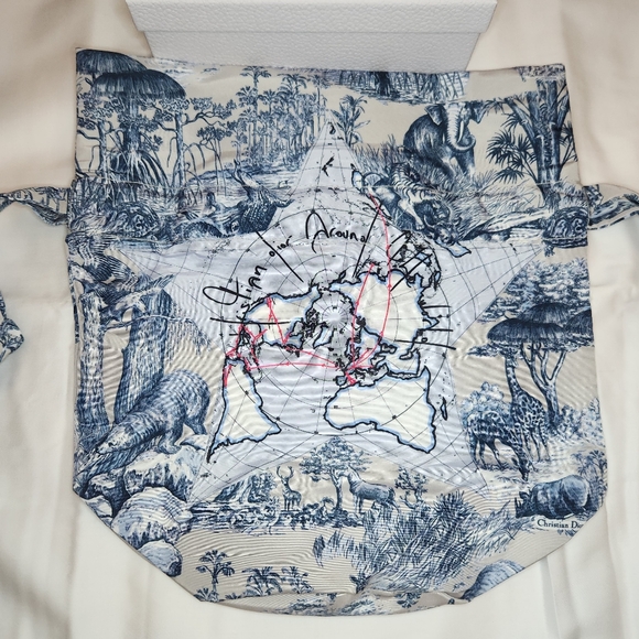 Dior Beauty Around the World Motif Nylon Pouch - Picture 2 of 12